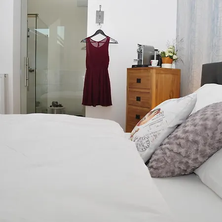 Hotel Six! Eat Work Sleep Brühl