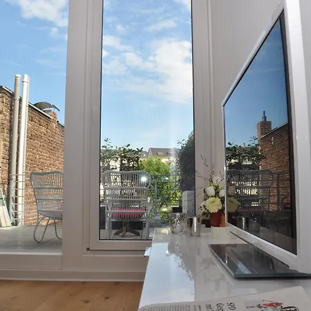 Hotel Six! Eat Work Sleep