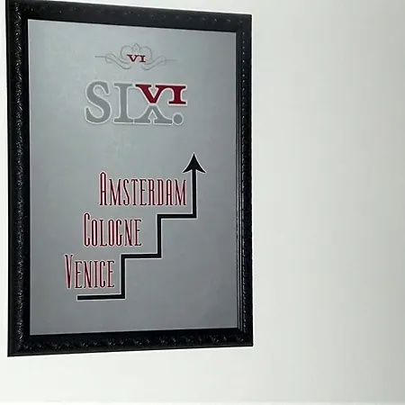 Six! Eat Work Sleep Szálloda