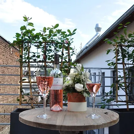 Hotel Six! Eat Work Sleep