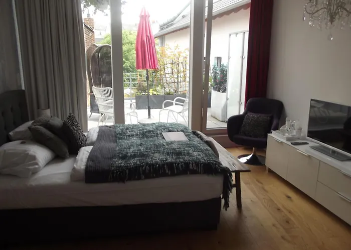 Six! Eat Work Sleep Brühl