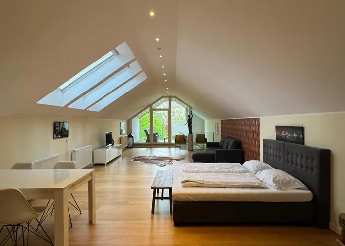 シックス！ イート ワーク スリープ ホテル 2*