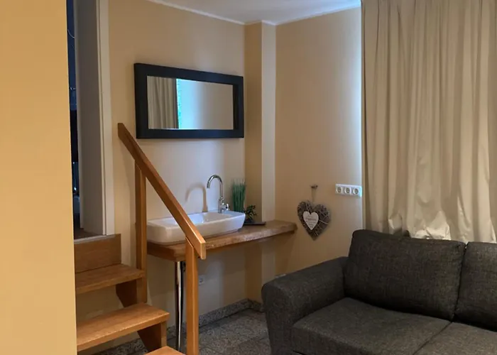 Six! Eat Work Sleep Hotel 2*