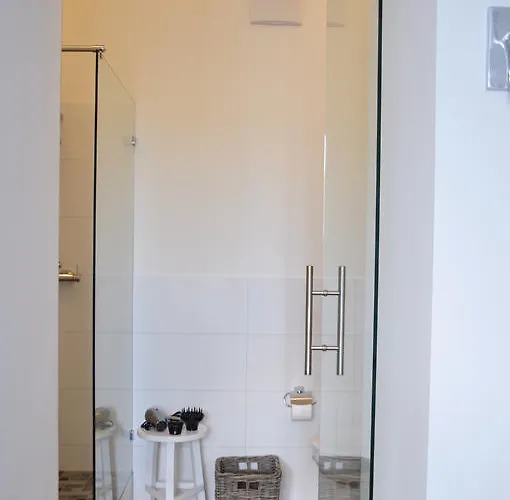 ホテル シックス！ イート ワーク スリープ