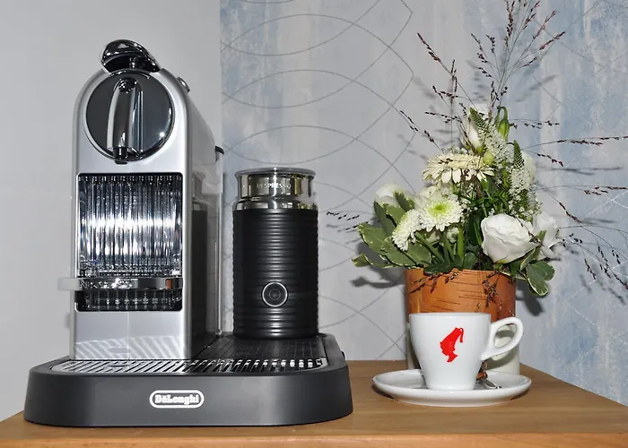 Hotel Six! Eat Work Sleep 2*