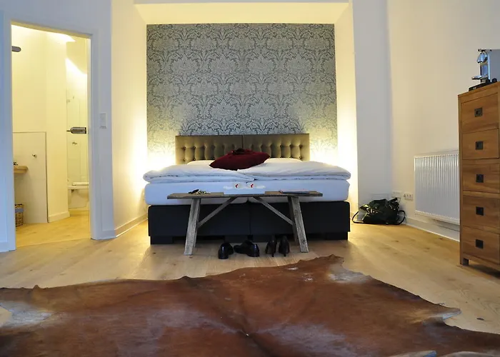 Six! Eat Work Sleep Brühl