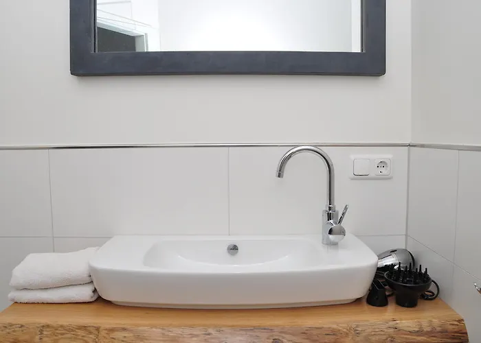 ホテル シックス！ イート ワーク スリープ